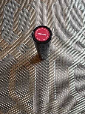 Trish Mcevoy Lipstick - lip balm color Passion